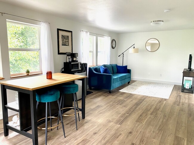 Building Photo - 1215 SE Lexington St Unit Sellwood Library House