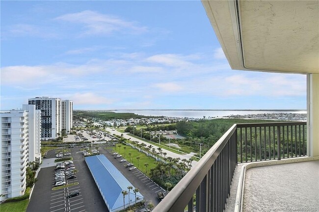 Photo - 9550 S Ocean Dr Unidad 1610 Rental
