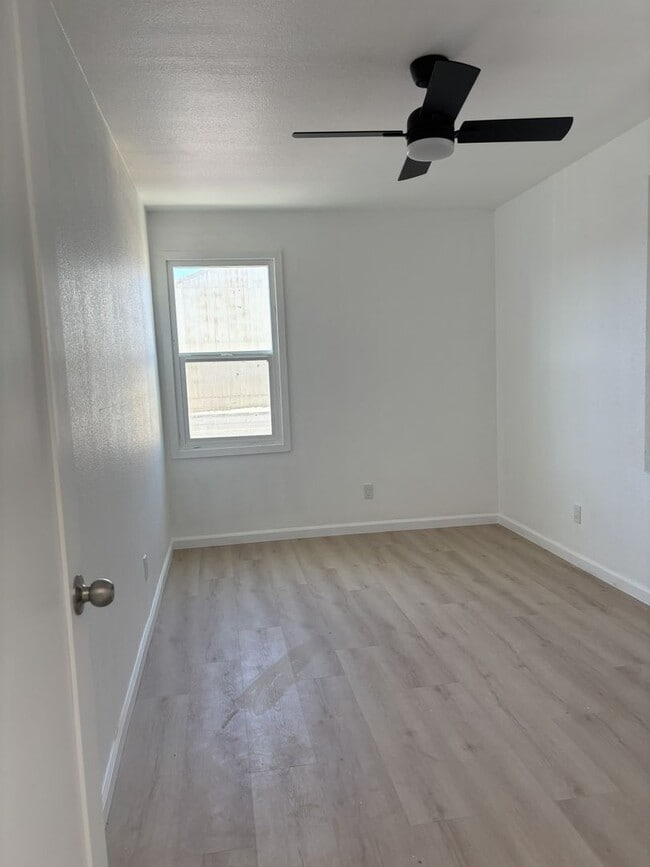 Photo - 218 Oak St
