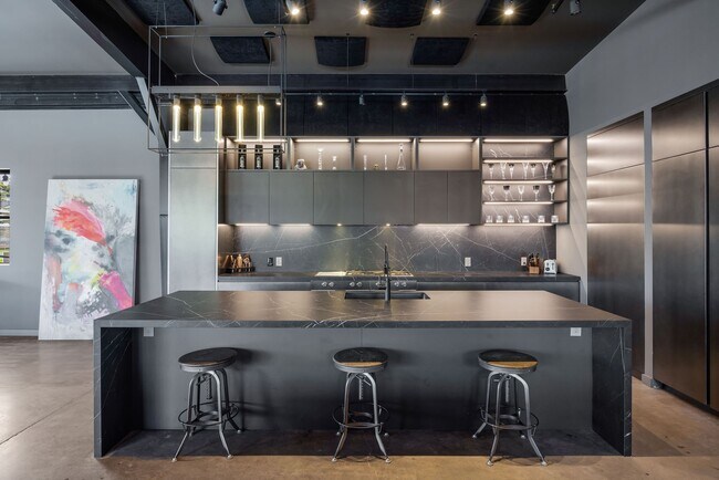 Photo - 908 White St