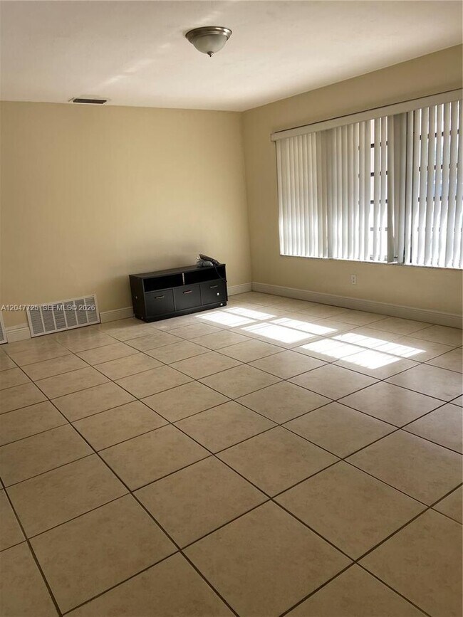 Photo - 800 NW 76th Ave