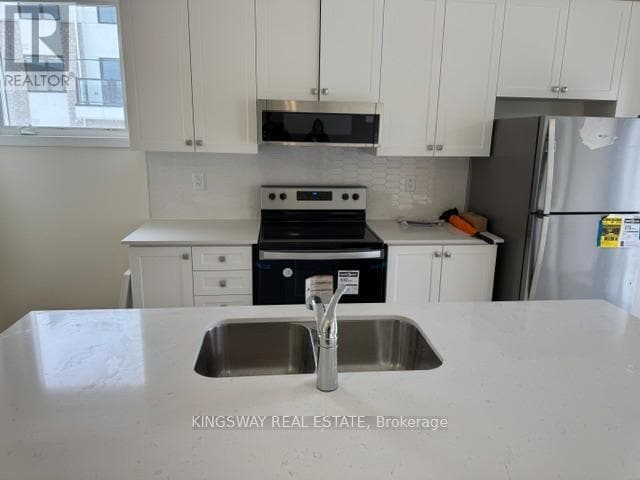 Photo - 1695 Dersan St