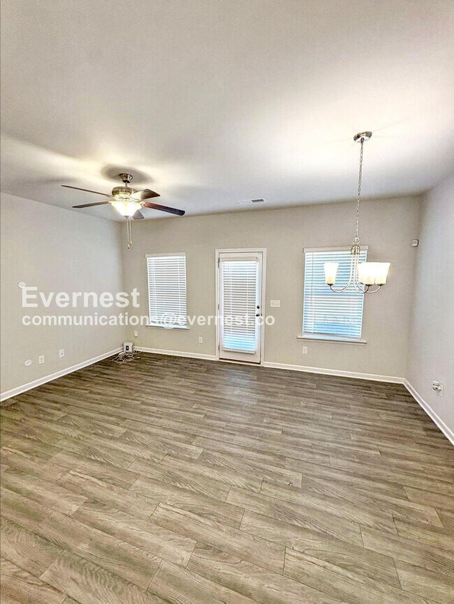 Photo - 585 McWilliams Rd SE