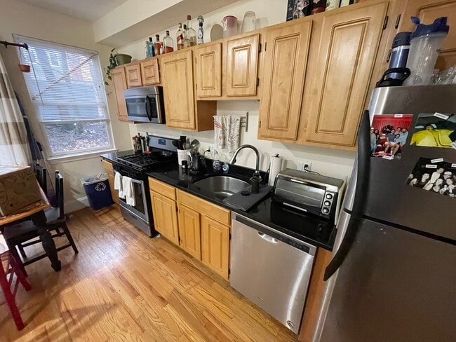 Building Photo - 13 Sewall St Unit 1