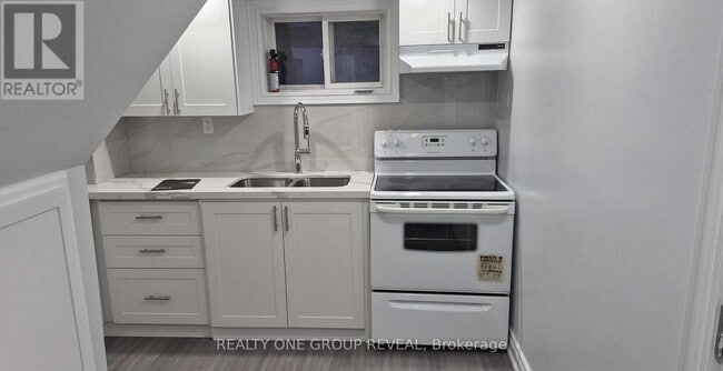 Photo - 75 Regatta Crescent