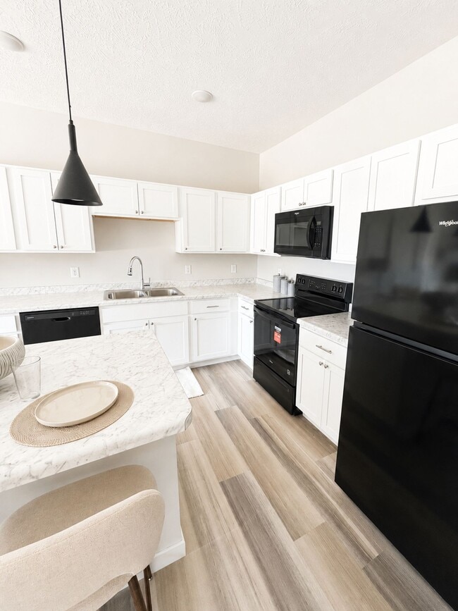 Photo - Fox Hills Apartments