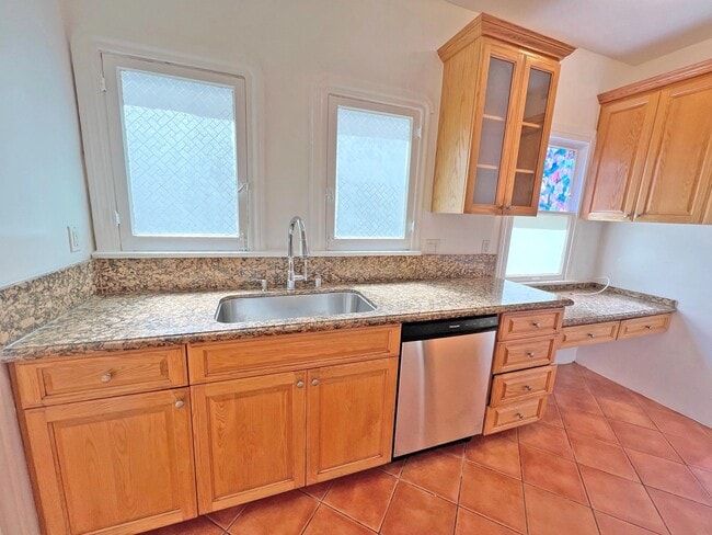 Photo - 335 N Orange Grove Ave Unidad 1