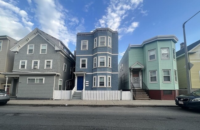 Building Photo - 643 Saratoga St Unit 3