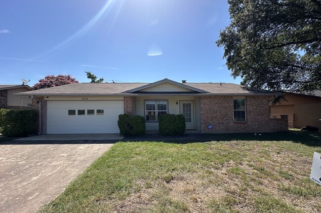 Building Photo - Charming 3-Bedroom, 2-Bathroom Home – Avai...