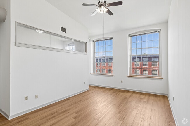1BR, 1BA - 766SF - Living Room
