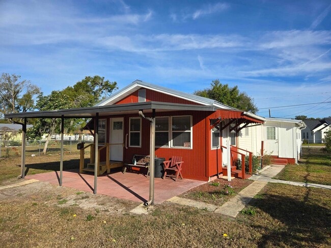 Building Photo - Two Bedroom Home with Large Fenced-in Yard