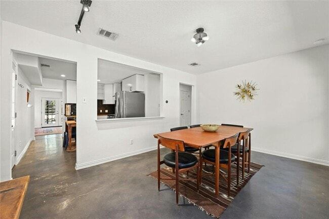 Photo - 8415 Bowling Green Dr