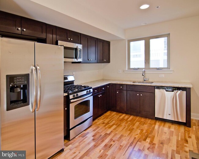 Photo - 1138 Hope St Townhome