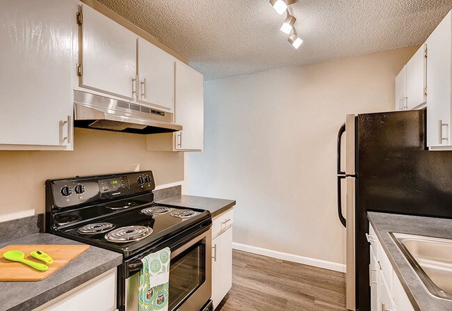 Kitchen - Lakewood Crossing