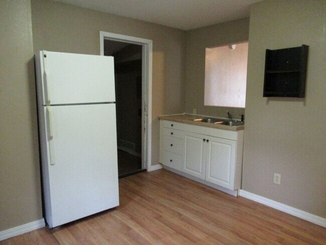 Photo - 2 bedroom house with a shed.