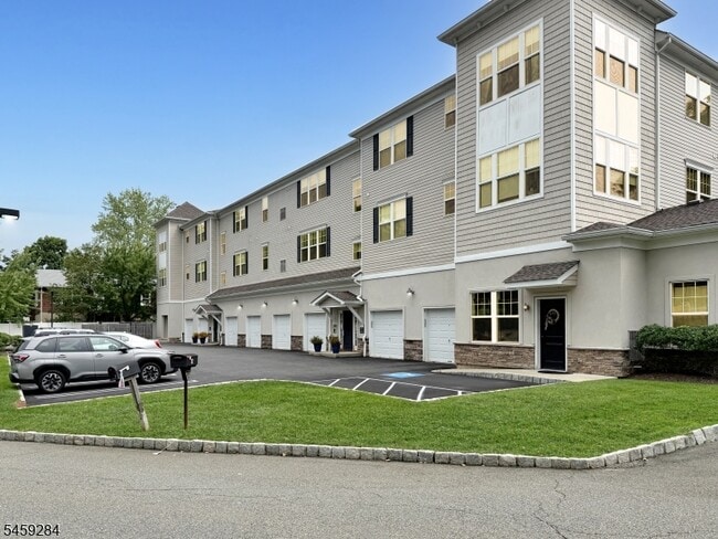 Building Photo - 5 W River Styx Rd