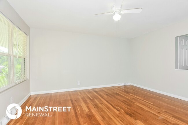 Photo - 9827 Portage Dr