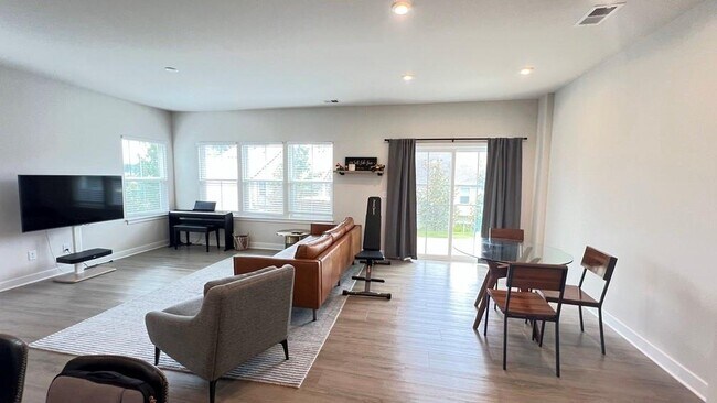 Photo - 136 Salt Lk Ln