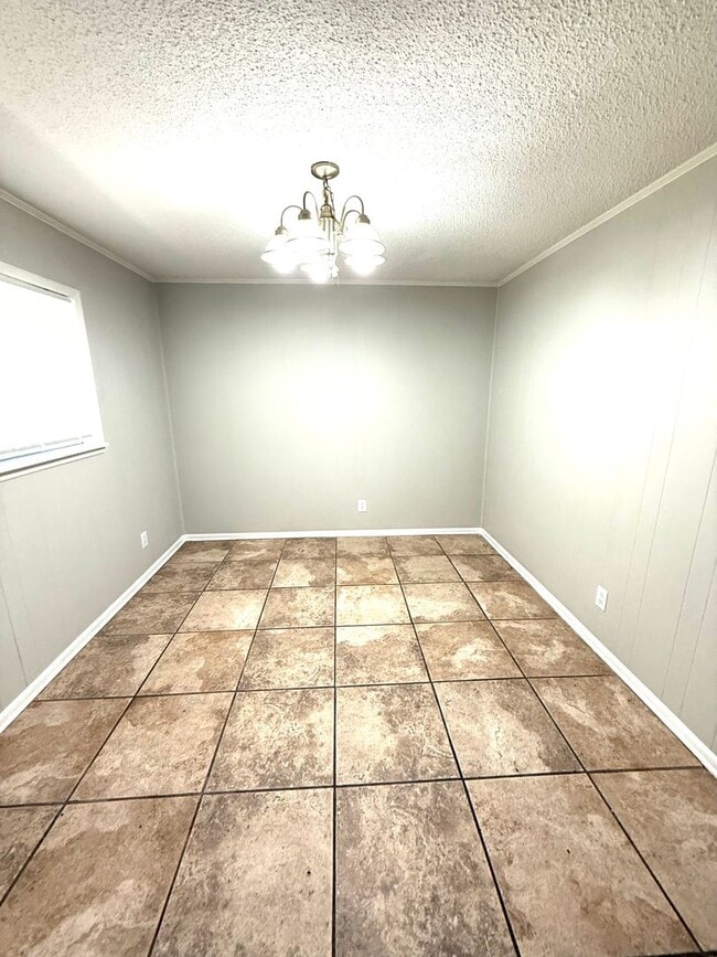 Photo - ** 4 Bed 1.5 Bath located by lagoon park ** Call 334-366-9198 for a self tour