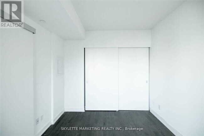 Photo - 25 Richmond St E Unit 1816