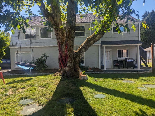 Building Photo - 2010 Dickinson Ave NW