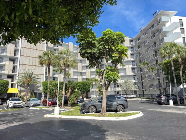 Building Photo - 20400 W Country Club Dr Unit 209