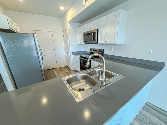 Photo - 1633 Elsie Jean Trl