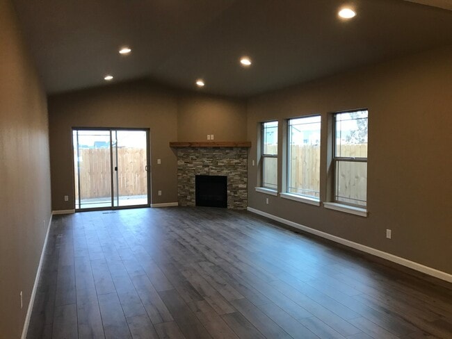 Photo - Single Level Home 3 Bedroom / 2 Bathroom in NW Redmond Oregon