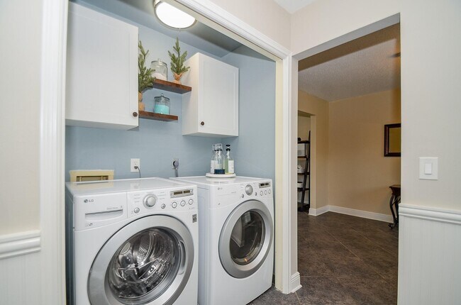 Photo - 7762 Pine Center Dr