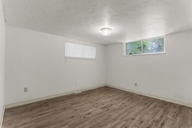 Photo - 1035 Hillcrest Dr