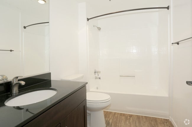 Studio, 1BA - 544 SF - 345 Cloverdale