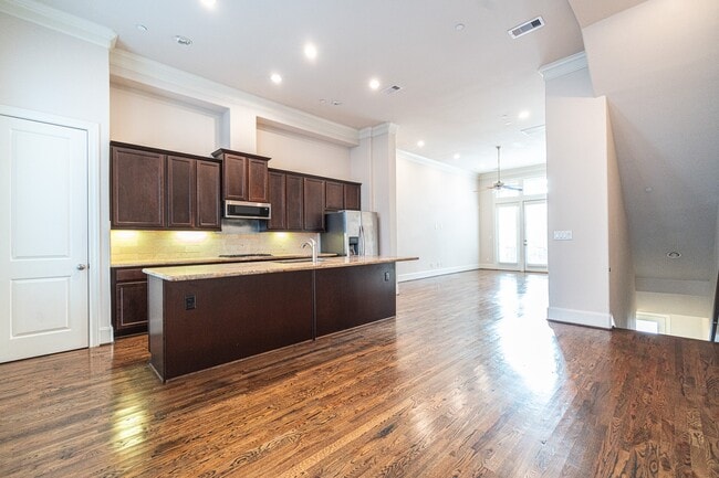 Photo - 1027 St Charles St
