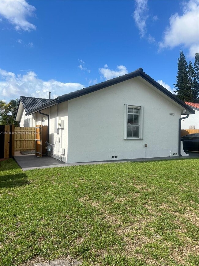 Building Photo - 14813 SW 171st Ter Unit Efficiency Rental