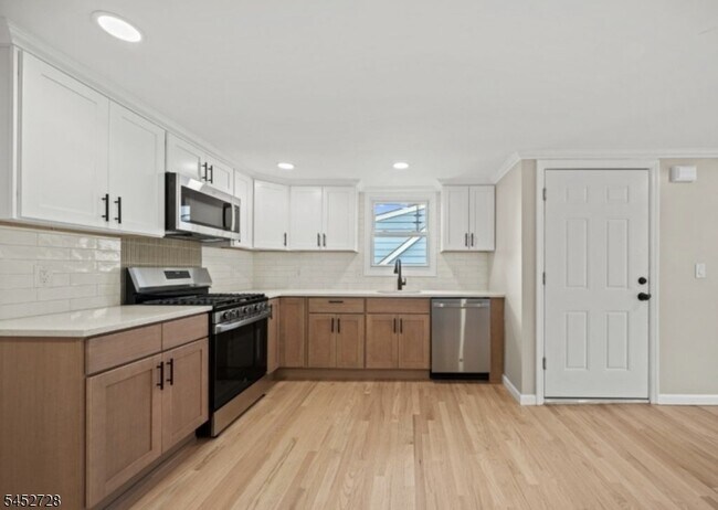 Photo - 71 Moore Pl