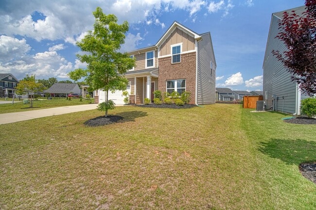 Photo - Beautiful 3 bedroom 2.5 bathroom ready for you to call home!