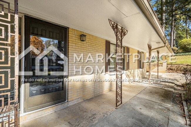 Photo - 2542 Melinda Dr NE