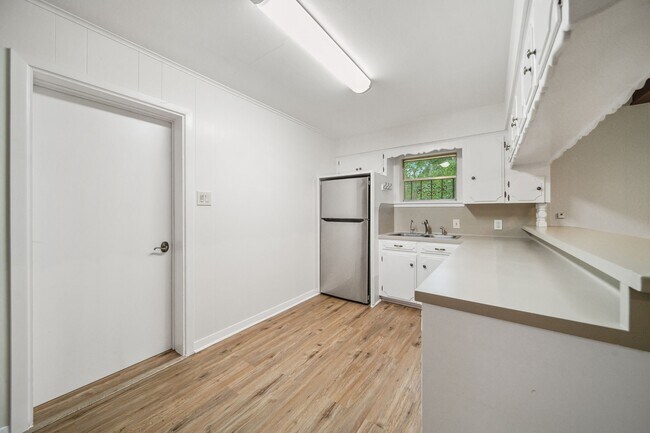 Photo - 2019 N Thompson St Unidad A