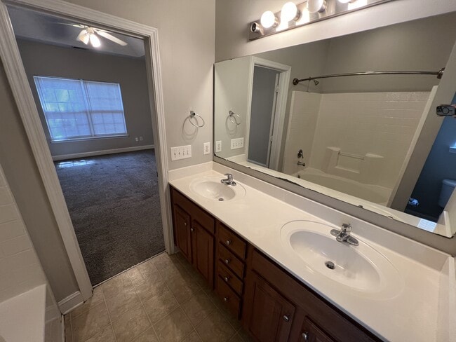 Photo - 104 Heatherlock St