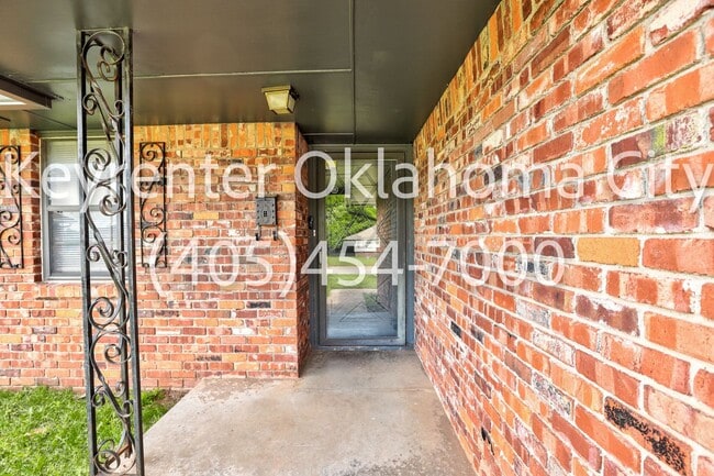 Photo - Massive 3BD/2BTH Home Minutes from the Highway.