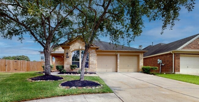 Photo - 2001 Balsam Lake Ln