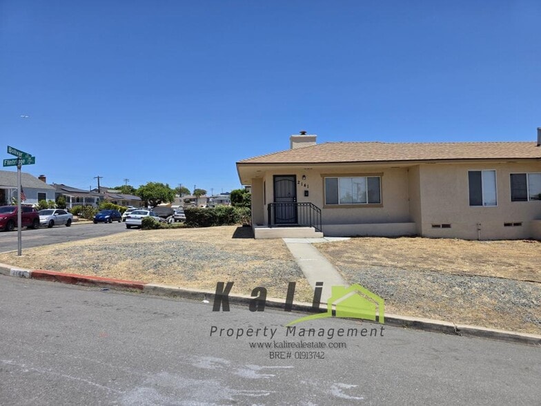 2141 Flintridge Dr
