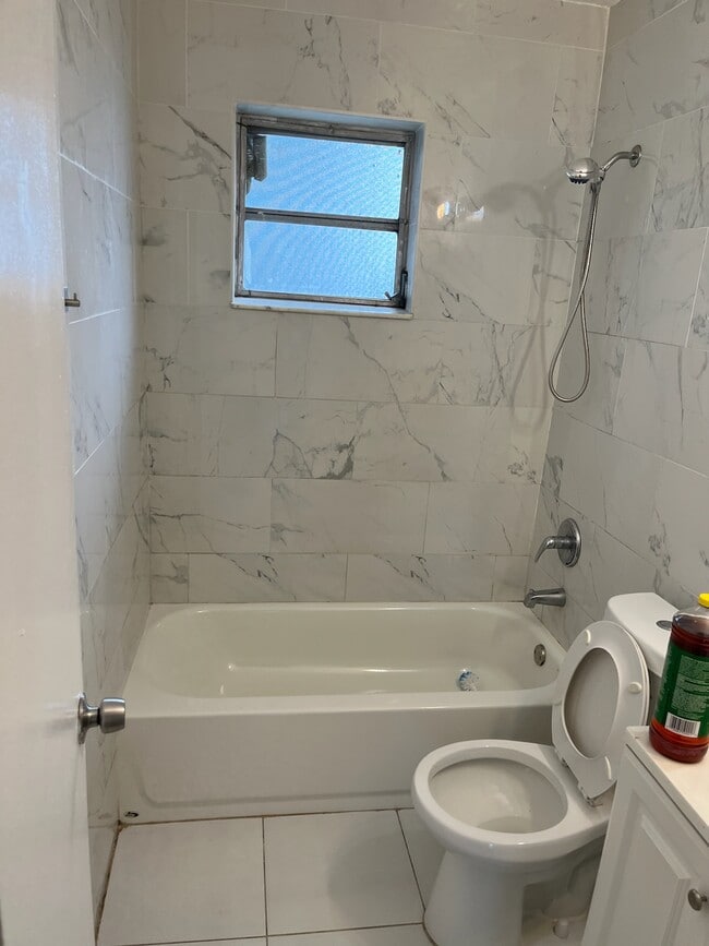 Photo - 5551 NW 32nd Ave Unidad A