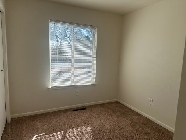 Photo - 7891 York St