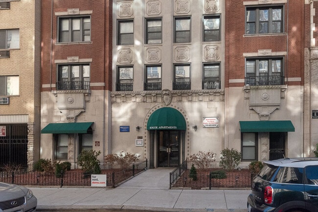 Building Photo - 411 W Roscoe St Unit J04W