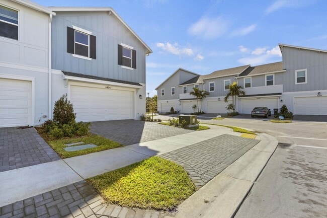 Photo - 4404 Longwood Lk Sq