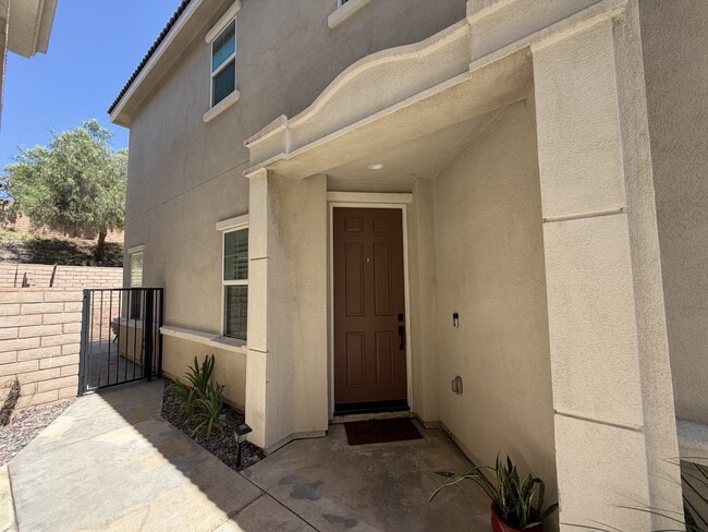 5344 N Alumni Ln