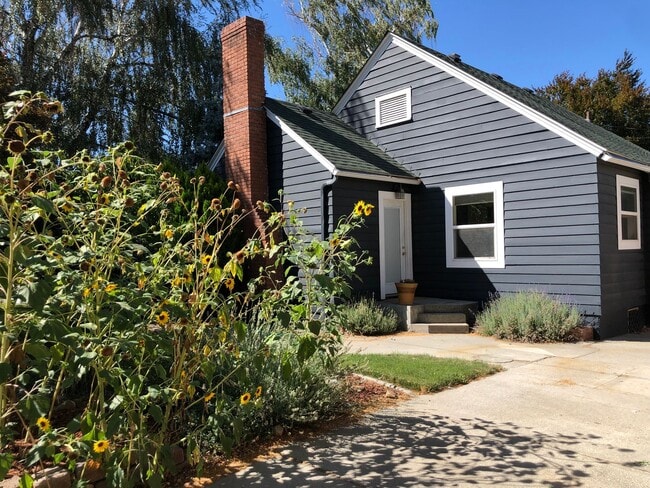 Photo - Charming 3-Bed, 2-Bath Home for Rent – Gre...