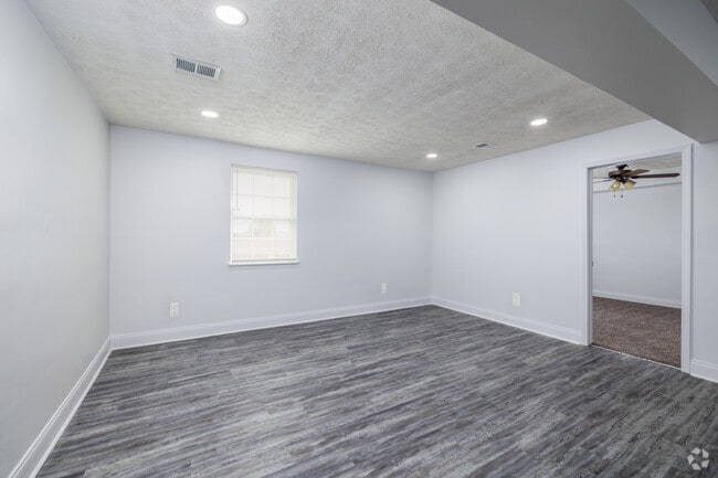 1BD, 1BA - 712SF