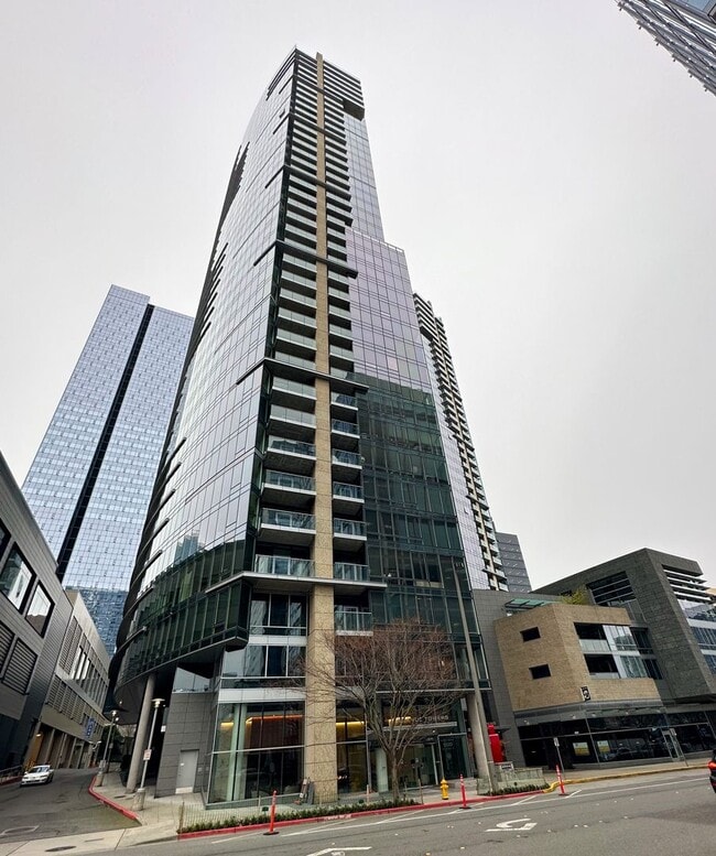 Building Photo - 1bd/1.5ba Bellevue Condo Unit 913