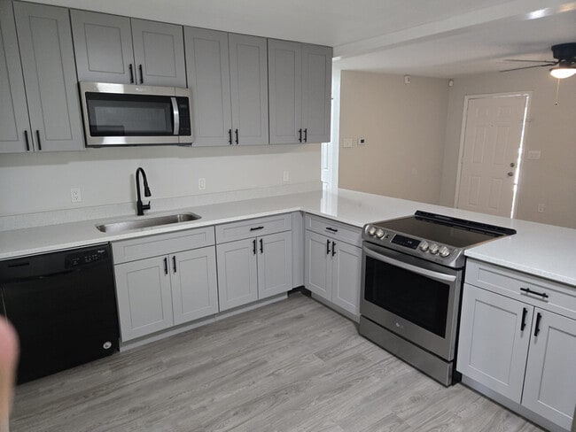 Photo - 266 Diamond St